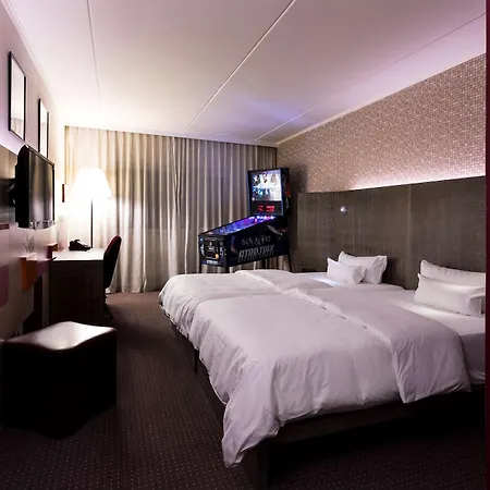 Hotell Pentahotel 4*